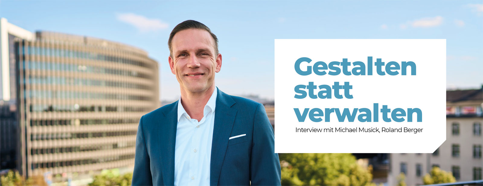 Gestalten statt verwalten - Michael Musick hat in seinen 25 Jahren Berufstätigkeit im Gesundheitswesen viel gesehen und erlebt. Nach seinem Zivildienst in einem Krankenhaus hat er Ingenieurwesen und Medizininformatik studiert, um dann das Klinikum Augsburg in ein Universitätsklinikum zu entwickeln. Im Oktober 2019 wechselte er als verantwortlicher Geschäftsführer für die Zentralbereiche IT, Medizintechnik und Einkauf zu den RegioMed Kliniken. Drei Jahre später stand er dort allein in der Verantwortung und hat 2024 die größte Insolvenz im deutschen Gesundheitswesen gemanagt – ein Prozess, der ihn nachhaltig geprägt hat. Seit März dieses Jahres baut er für die Unternehmensberatung Roland Berger als Director den Bereich IMPEX, Interim Management Performance Executives mit dem Schwerpunkt Healthcare, auf. Mit uns hat er darüber gesprochen, wie die digitale Transformation in Krankenhäusern gelingen kann und welche Voraussetzungen dazu erfüllt sein sollten.