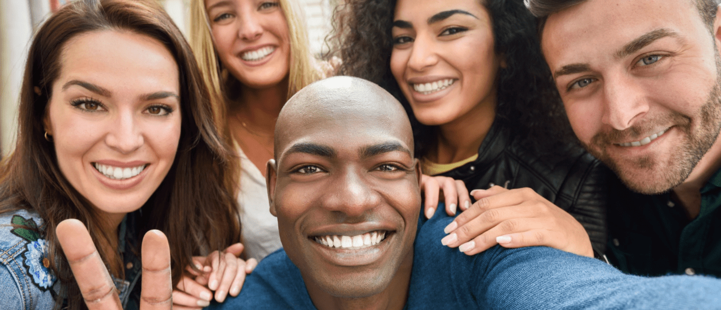 Dedalus setzt sich aktiv für ein vielfältiges und inklusives Arbeitsumfeld ein – mit Fokus auf Gleichberechtigung, gegenseitigem Respekt und gesellschaftlicher Verantwortung.