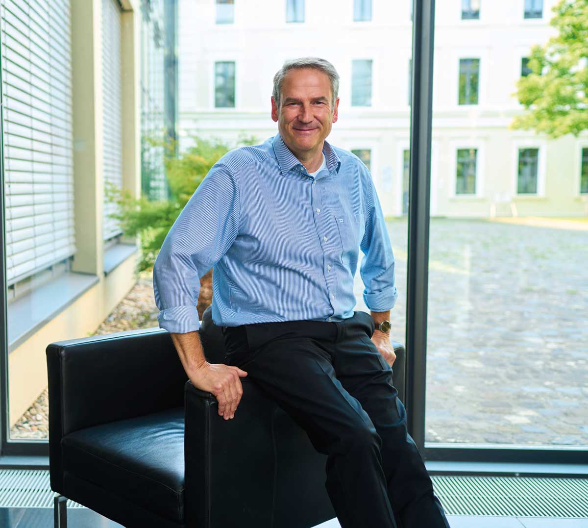 Dedalus HealthCare und Thieme vertiefen ihre Kooperation: Digitale OP-Aufklärung in ORBIS und KI-gestützter Wissenstransfer mit eRef AI Assistent.