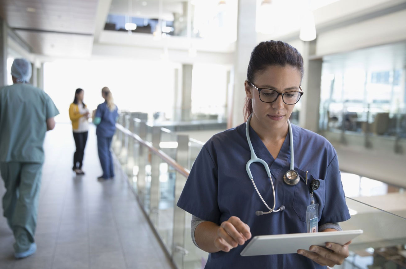 DGUV modernisiert radiologische Bildverwaltung mit PACSonWEB Die Deutsche Gesetzliche Unfallversicherung (DGUV) treibt die Digitalisierung des Gesundheitswesens konsequent voran – und setzt dabei auf Dedalus. Künftig werden 32 Unfallversicherungsträger in ganz Deutschland das Bild- und Befundportal PACSonWEB nutzen, um radiologische Bilddaten zentral, sicher und effizient zu verwalten.