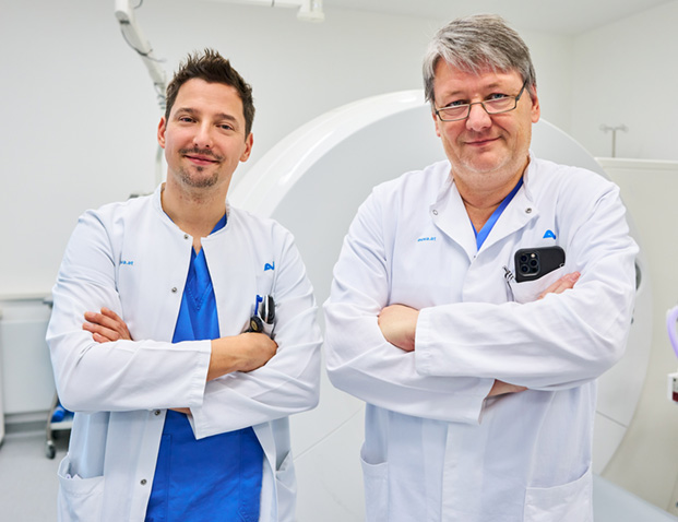 Meilenstein für die Patientenversorgung
Allgemeine Unfallversicherungsanstalt modernisiert die Radiologie mit integriertem RIS/PACS

Das Traumazentrum Wien der Allgemeinen Unfallversicherungsanstalt (AUVA) setzt seit April 2025 auf ein integriertes RIS/PACS von Dedalus HealthCare. Die Lösung ermöglicht einen deutlich vereinfachten Workflow, vor allem dank standortübergreifender Patienten-ID, schneller Bildverfügbarkeit und zuverlässiger Spracherkennung.