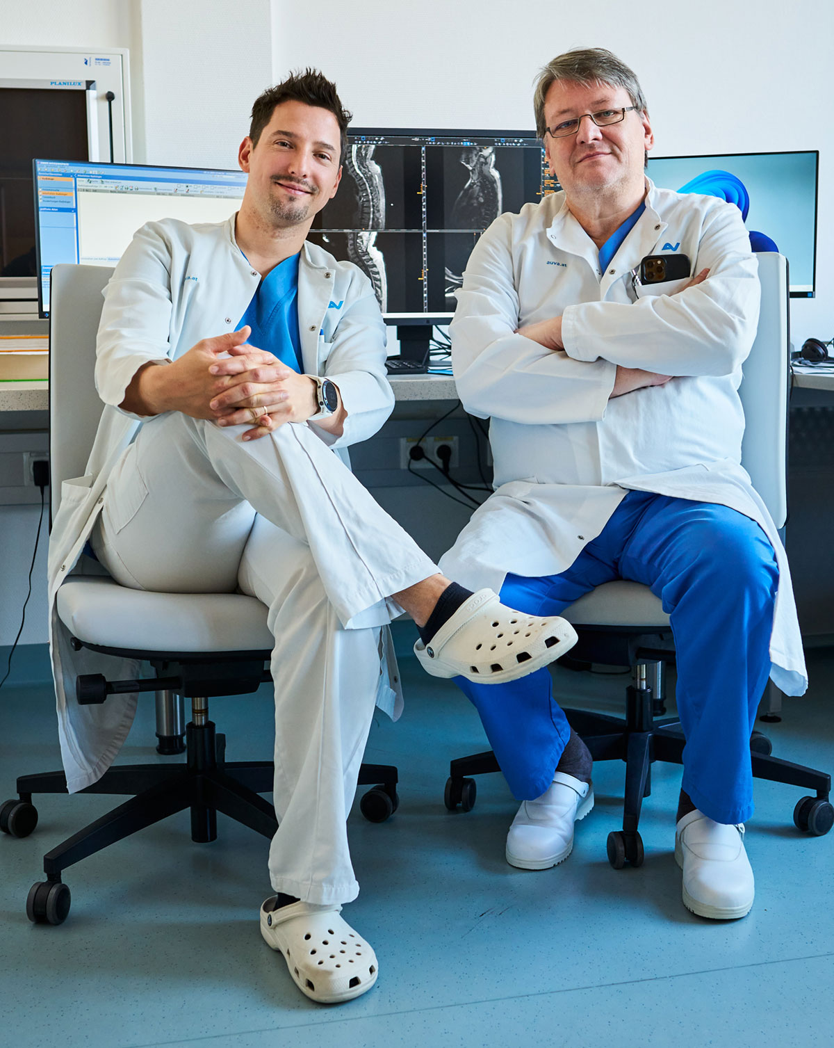 Meilenstein für die Patientenversorgung Allgemeine Unfallversicherungsanstalt modernisiert die Radiologie mit integriertem RIS/PACS Das Traumazentrum Wien der Allgemeinen Unfallversicherungsanstalt (AUVA) setzt seit April 2025 auf ein integriertes RIS/PACS von Dedalus HealthCare. Die Lösung ermöglicht einen deutlich vereinfachten Workflow, vor allem dank standortübergreifender Patienten-ID, schneller Bildverfügbarkeit und zuverlässiger Spracherkennung.