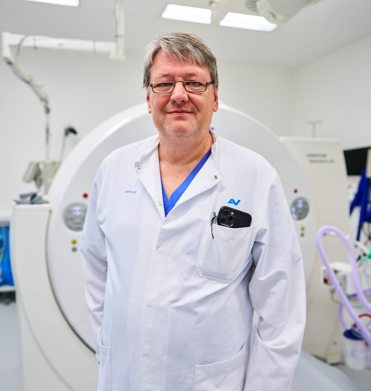 Meilenstein für die Patientenversorgung Allgemeine Unfallversicherungsanstalt modernisiert die Radiologie mit integriertem RIS/PACS Das Traumazentrum Wien der Allgemeinen Unfallversicherungsanstalt (AUVA) setzt seit April 2025 auf ein integriertes RIS/PACS von Dedalus HealthCare. Die Lösung ermöglicht einen deutlich vereinfachten Workflow, vor allem dank standortübergreifender Patienten-ID, schneller Bildverfügbarkeit und zuverlässiger Spracherkennung.