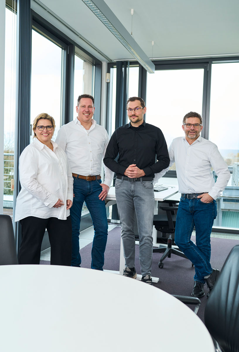 Mit Adunatio, dem neuen Standardisierungsprojekt für die Softwareeinführung, unterstützt Dedalus HealthCare Kliniken auf dem Weg in die digitale Zukunft. Mithilfe dieses strukturierten Implementierungs- und Migrationsframeworks wird der Wechsel zum modernen Informationssystem ORBIS planbar, sicher und wirtschaftlich. Die damit verbundene Transparenz in Vorgehen und Architektur schafft zudem eine verlässliche Investitionssicherheit – Projektschritte und Kosten werden frühzeitig greifbar und kalkulierbar.