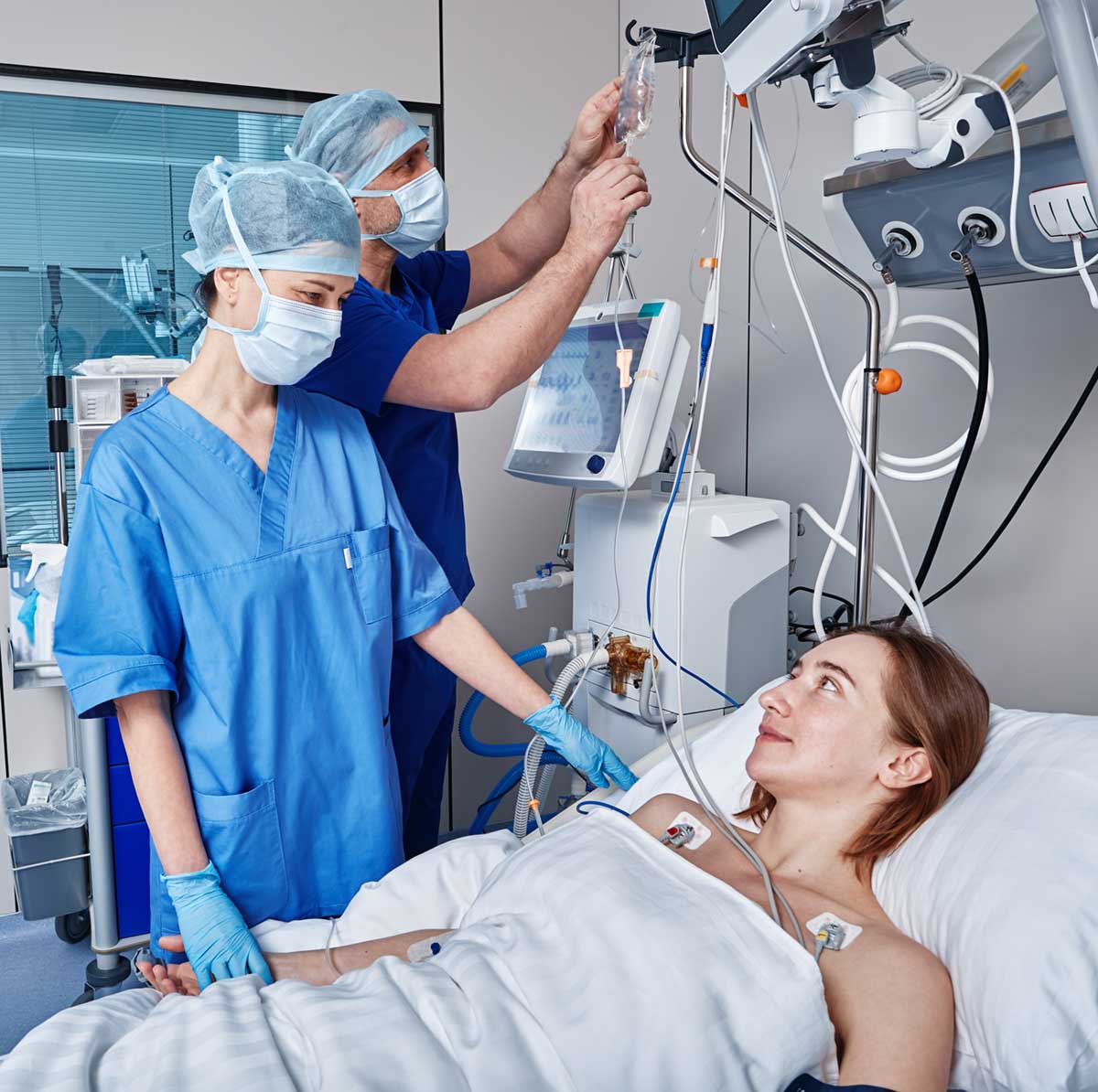 ORBIS ICU-Manager 
Das integrierte PDMS für Intensivmedizin, Intermediate Care und Stroke Units
Der ORBIS ICU-Manager ist ein integriertes Patientendatenmanagementsystem (PDMS) für Intensivstationen, Intermediate Care und Stroke Units. Das Programm unterstützt medizinische Fachkräfte bei der strukturierten Erfassung und Auswertung komplexer Patientendaten in High-Acuity-Bereichen, in denen kontinuierliches Monitoring genutzt wird. Als Produkt innerhalb des ORBIS Krankenhaus-Informationssystems (KIS) sind die erfassten Daten verfügbar, klinische Prozesse vereinfacht und die Zusammenarbeit zwischen Abteilungen und Stationen verbessert.

