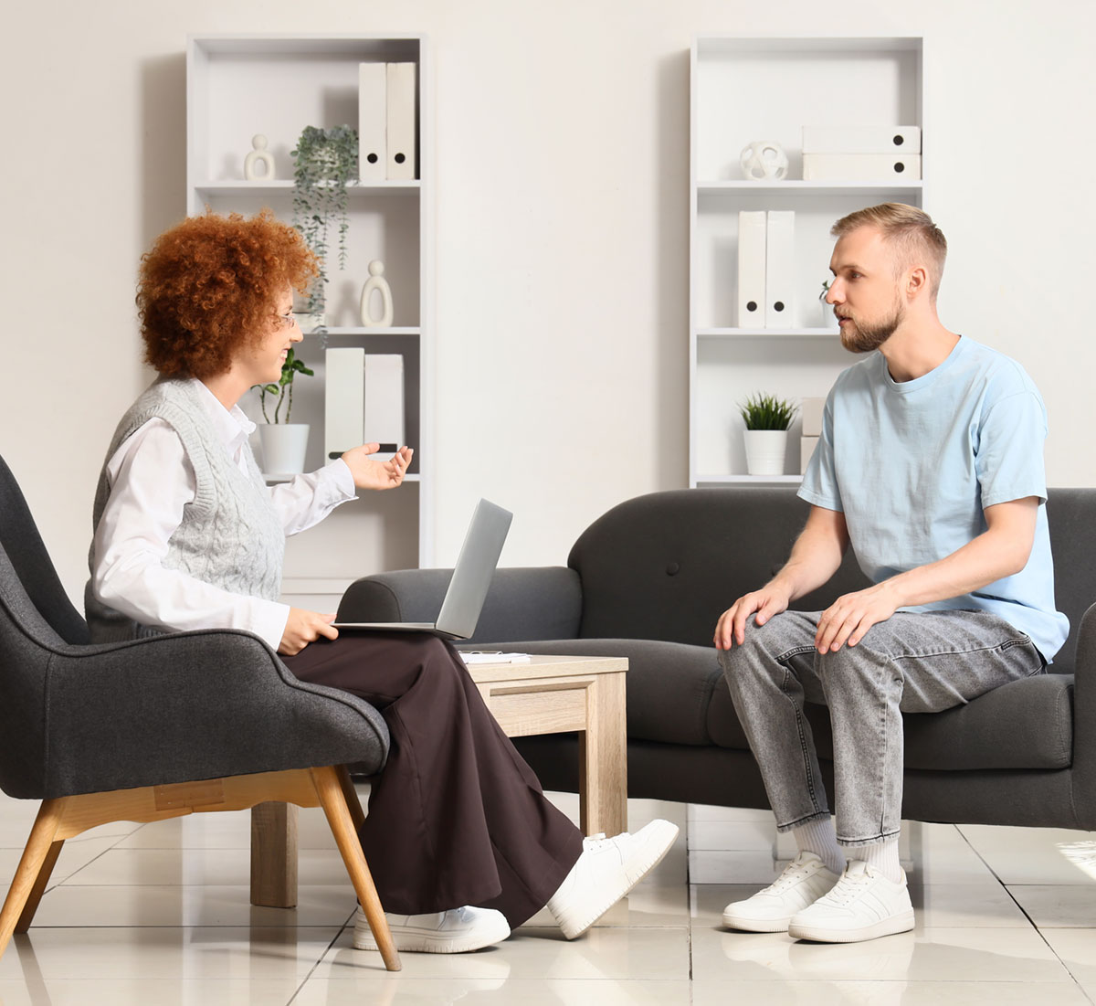 ORBIS Psychiatrie Psychiatrische Versorgung durchgängig dokumentieren ORBIS Psychiatrie unterstützt multiprofessionelle Teams bei der Dokumentation und Organisation psychiatrischer und psychosomatischer Behandlungsprozesse. Fachspezifische Dokumentation, Diagnostik, Gruppenleistungen, Berichte und Abrechnung werden in einer integrierten Arbeitsumgebung zusammengeführt – für die ambulante, teilstationäre und stationäre Versorgung.