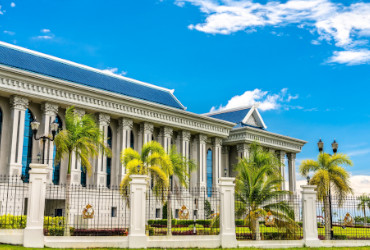 Foto de edificio lujoso en una zona de playa